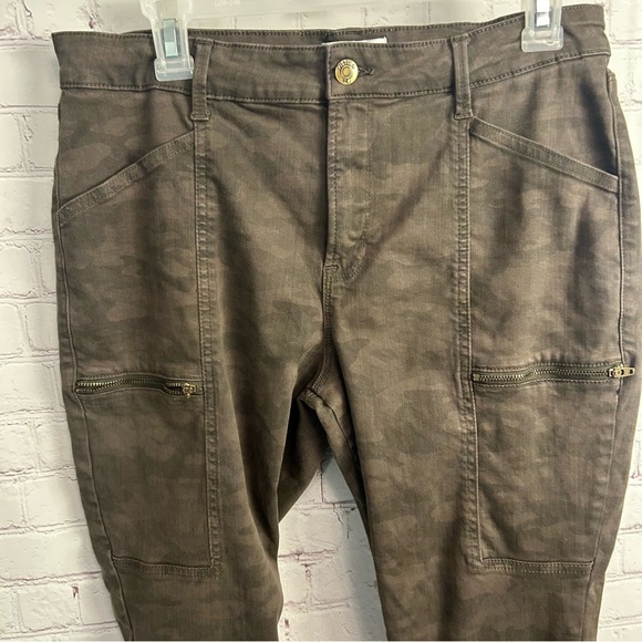 Pistola green retro camo printed ladies cropped cargo pants size 31 - Picture 4 of 8